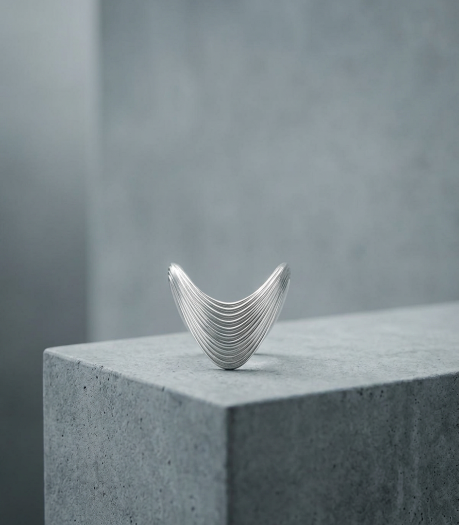 Anello Flusso in argento 925 – vista angolata – Anidi Design