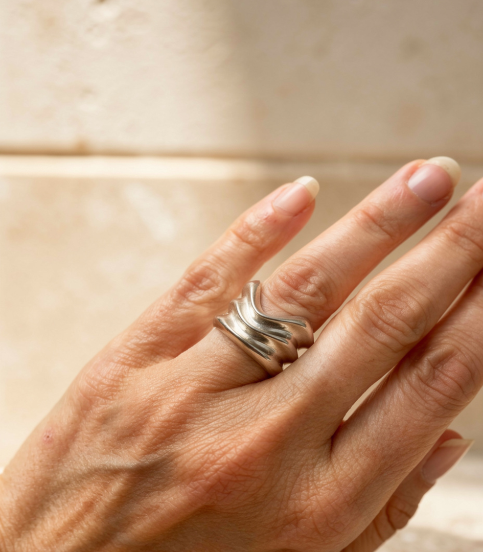 Anello frequenza mano indossato Anidi  argento 925