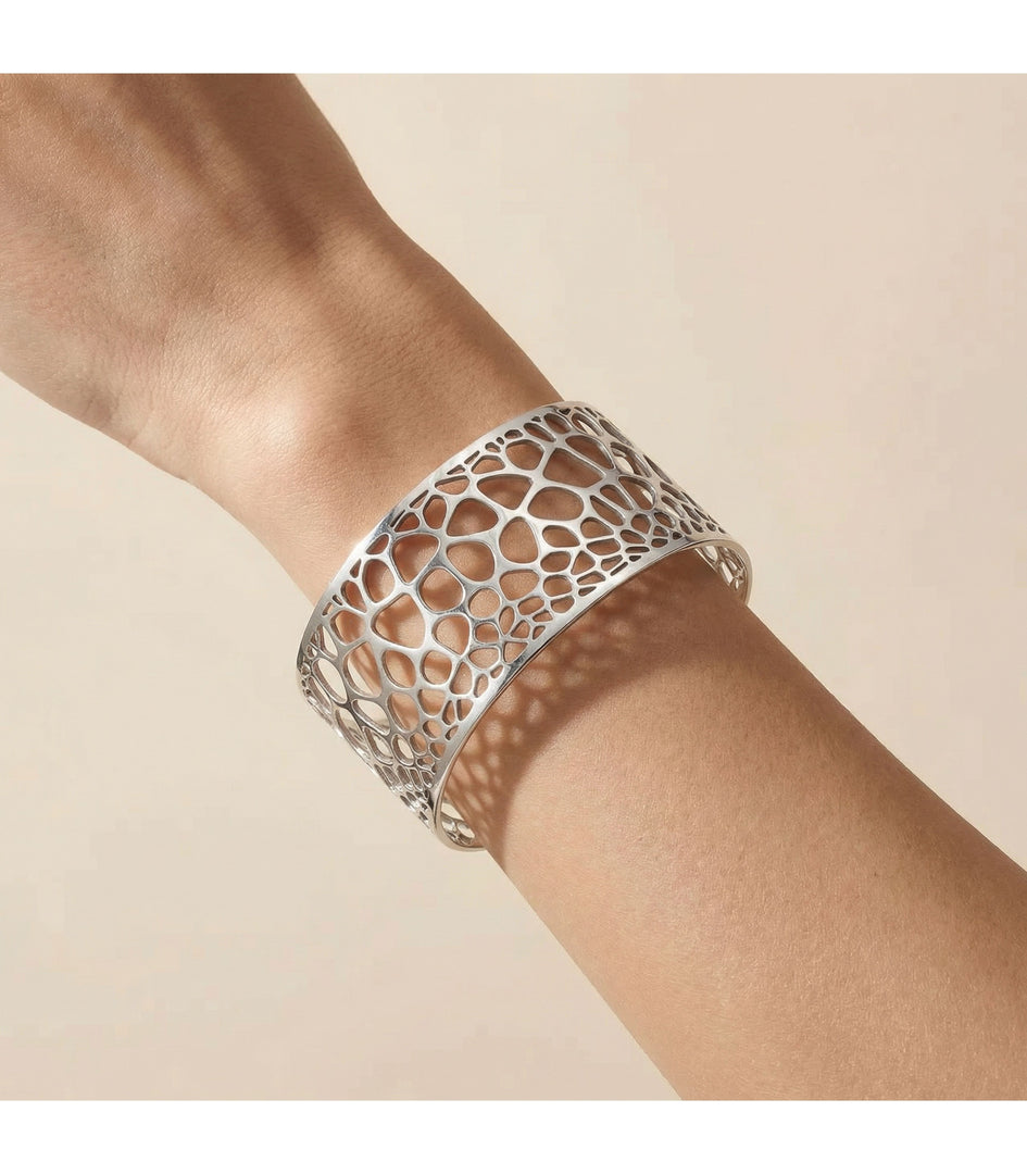Bracciale Organico ANIDI indossato al polso in Argento 925